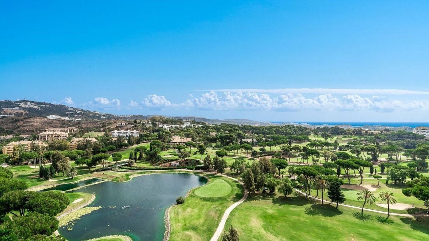 Ático Dúplex  con espectaculares vistas panorámica en venta en Marbella
